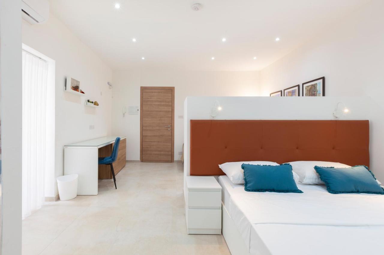 Apartment Fl56 - New 3storey House - Private Entrance & Roof Il-Furjana