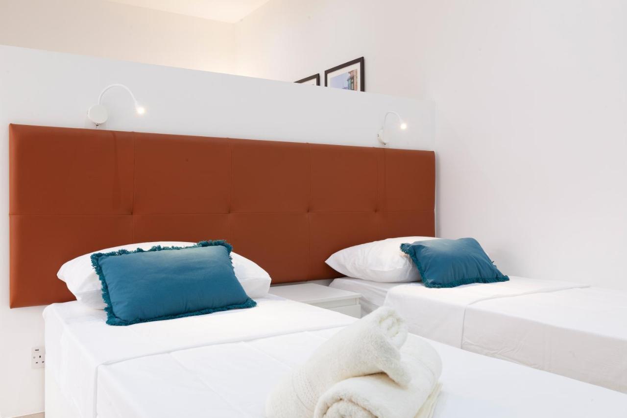 Fl56 - New 3storey House - Private Entrance & Roof Apartment *