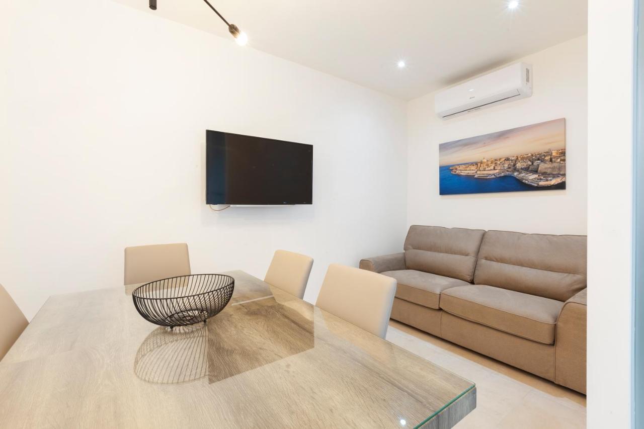 Fl56 - New 3storey House - Private Entrance & Roof Apartment *