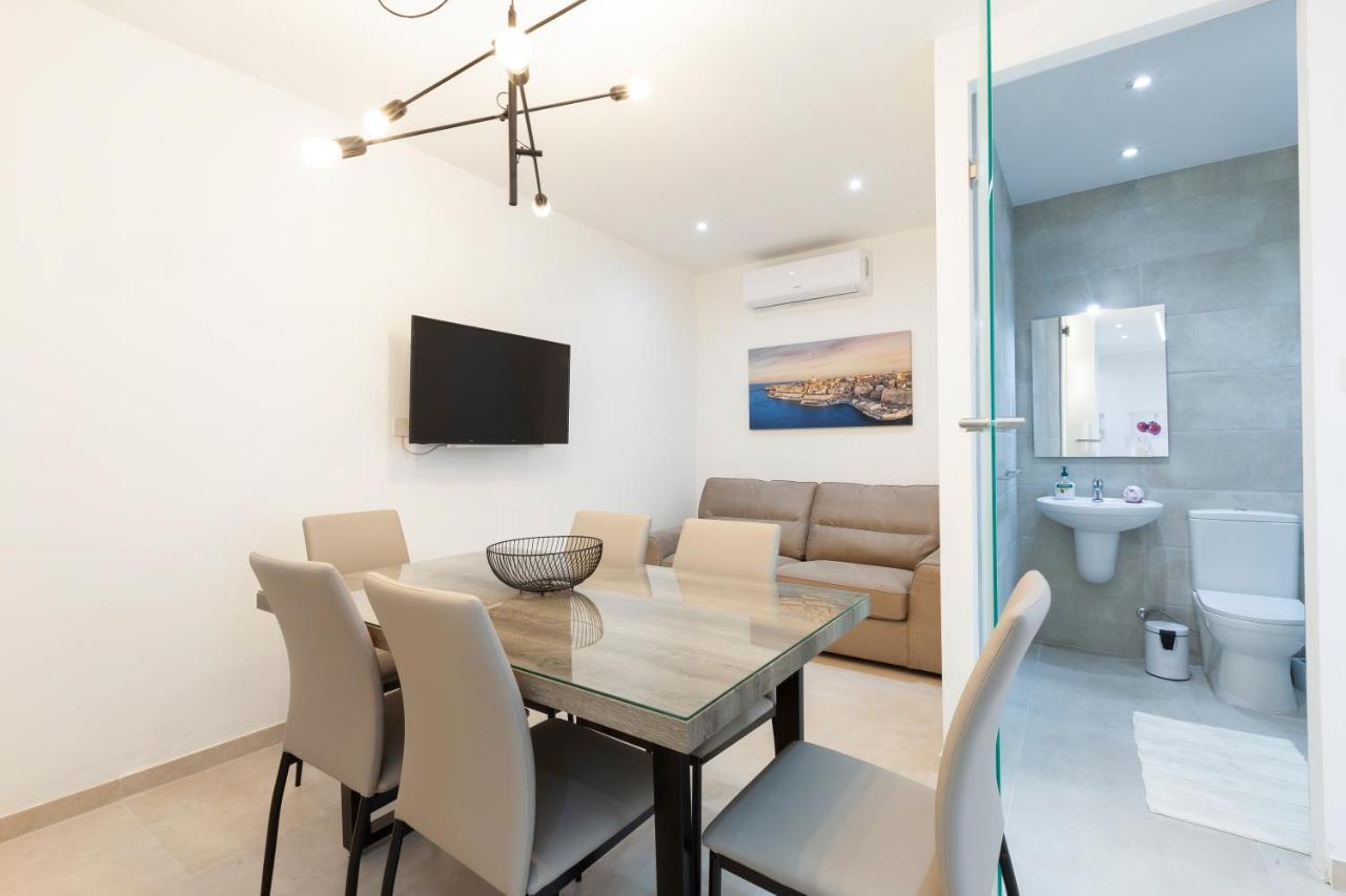 Apartment Fl56 - New 3storey House - Private Entrance & Roof *